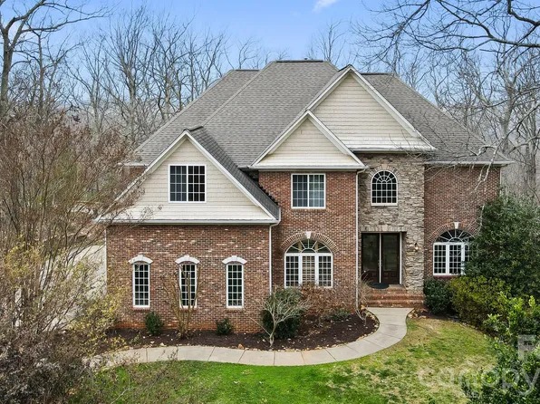 127 Berry Mountain Rd, Cramerton, NC 28032