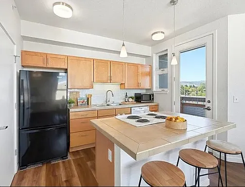 3 bed, 1280 sqft, $1,350 — Photo 3