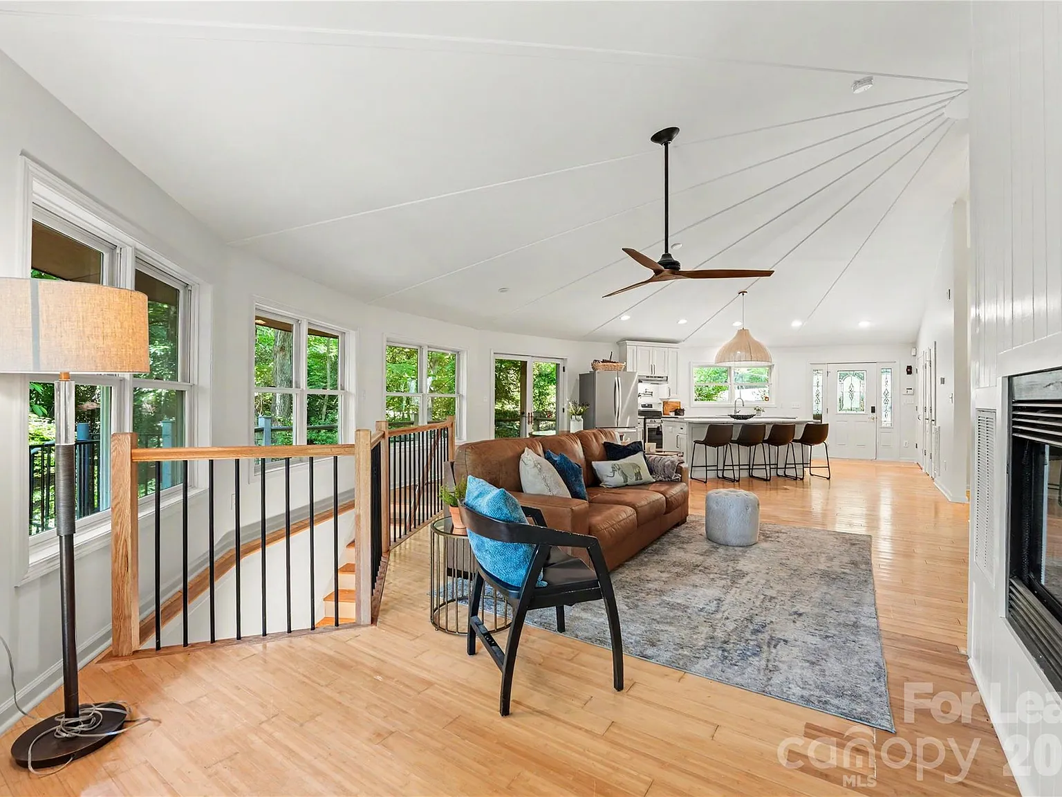 4 bed, 3.0 bath, 2904 sqft, $3,950 — Photo 4