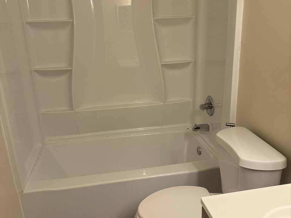 1st image of 6001 Arlington Blvd APT 201