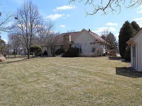 3rd image of 1212 Linden Ln