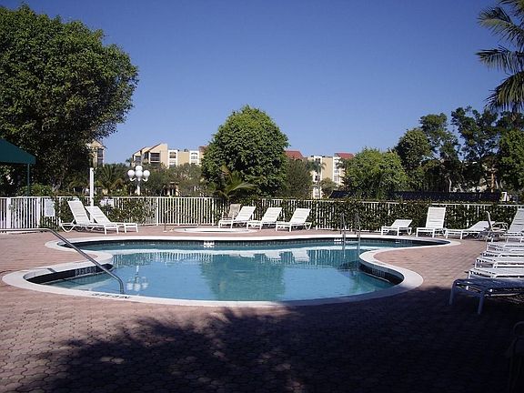 2nd image of 955 Egret Cir APT 309