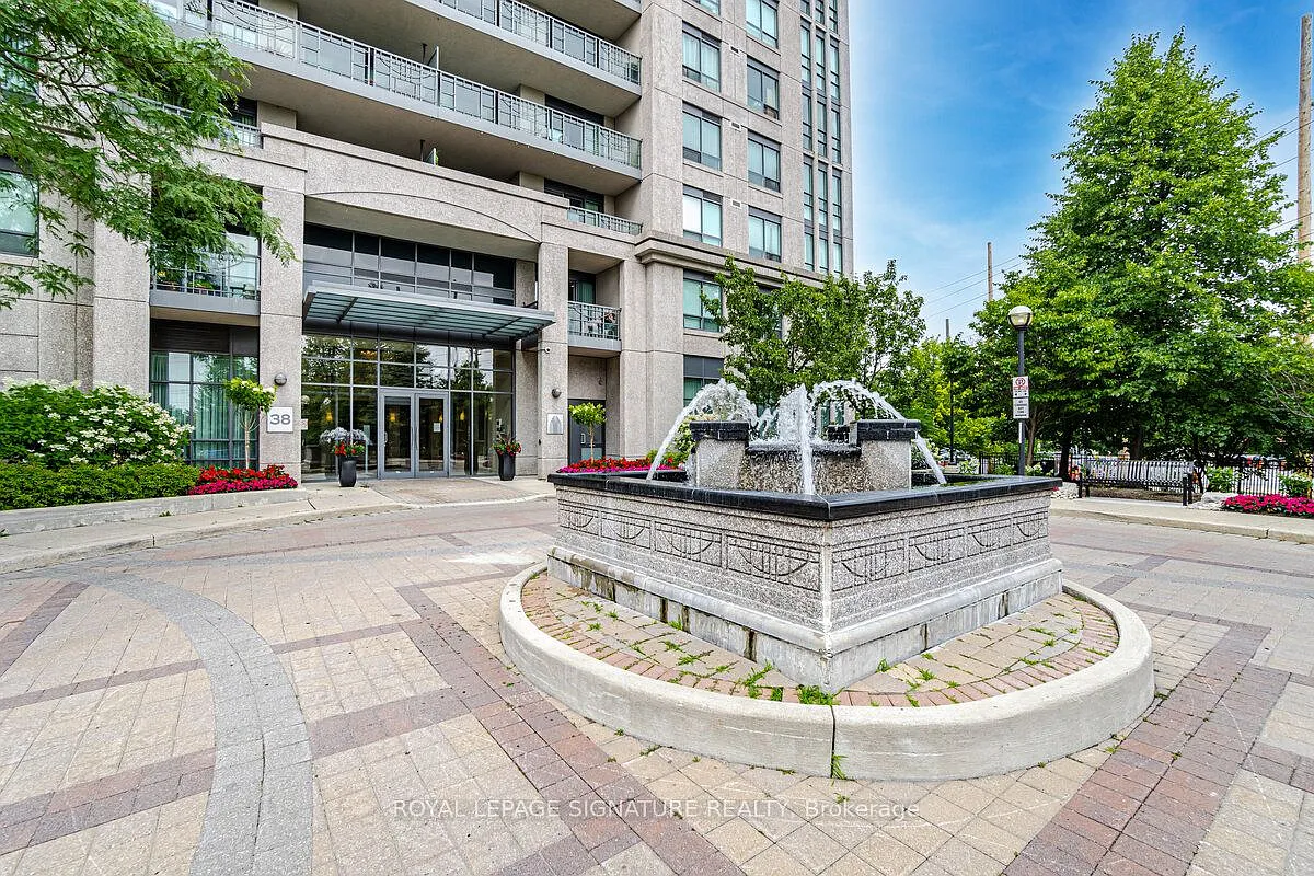 38 Fontenay Ct — Photo 2