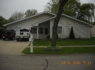 5264 Cinema Dr E, Hanover Park, IL 60133