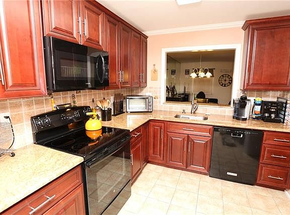 5th image of 88 Branchwood Ln