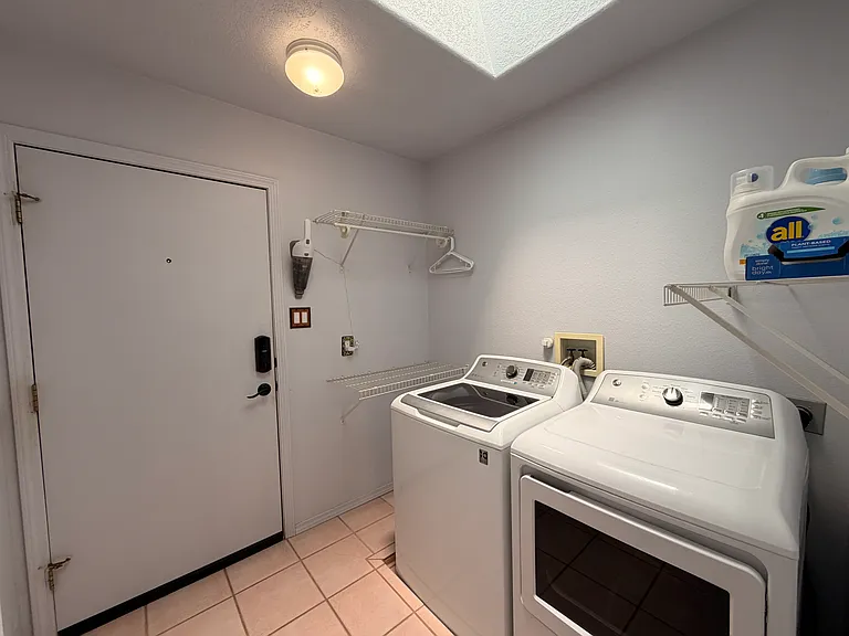 701 Poplar St — Photo 22