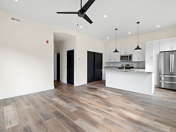 5th image of 2025 Amber St #C