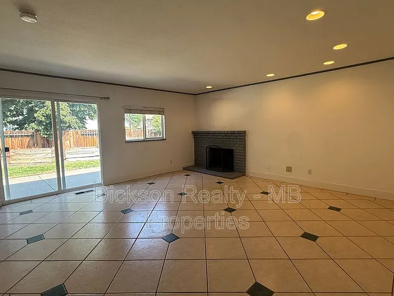3970 Bolivar Ct #LEASE UP — Photo 8