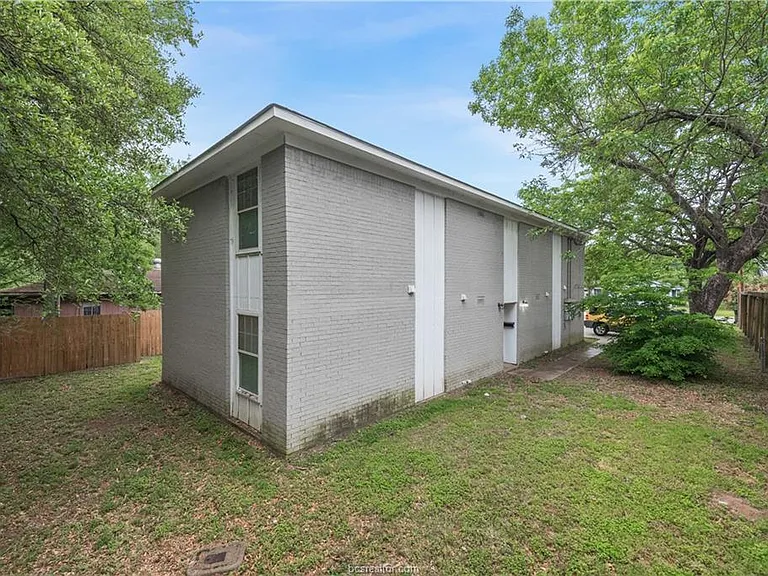 305 Ehlinger Dr #D — Photo 10