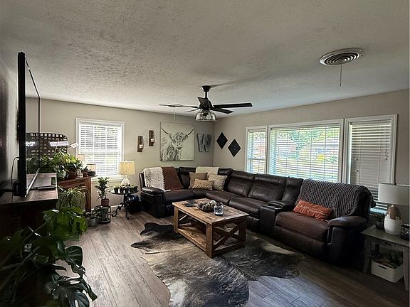 3rd image of 75 Cherry St