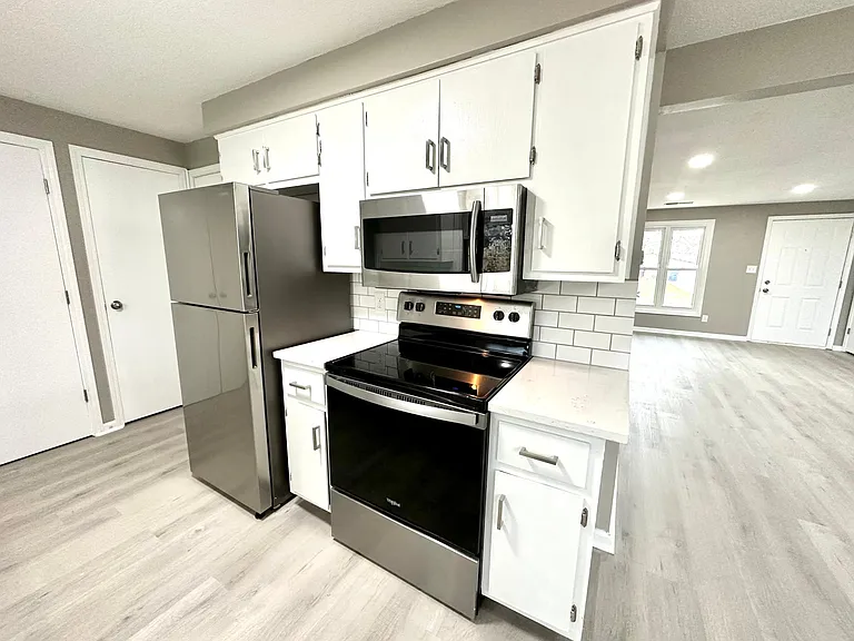 4128 Alhambra Dr — Photo 18