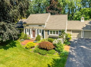 43 Indian Spring Ln, Rochester, NY 14618