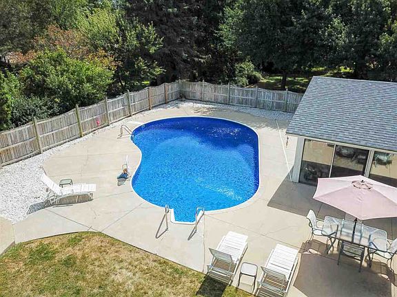 4th image of 1039 Brae Burn Ln