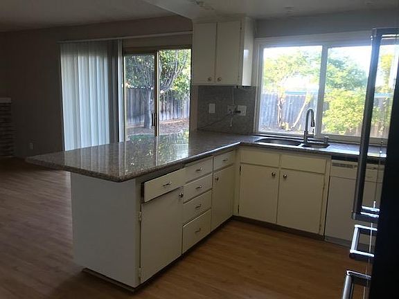 3rd image of 2961 Mauricia Ave
