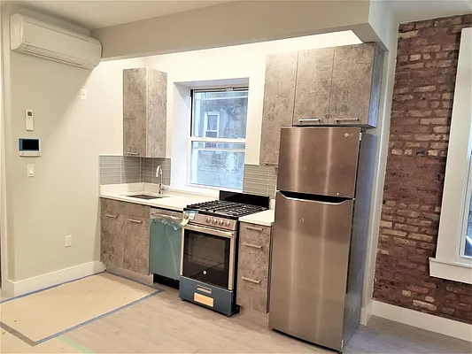 Rented by The Hamilton Group | media 21