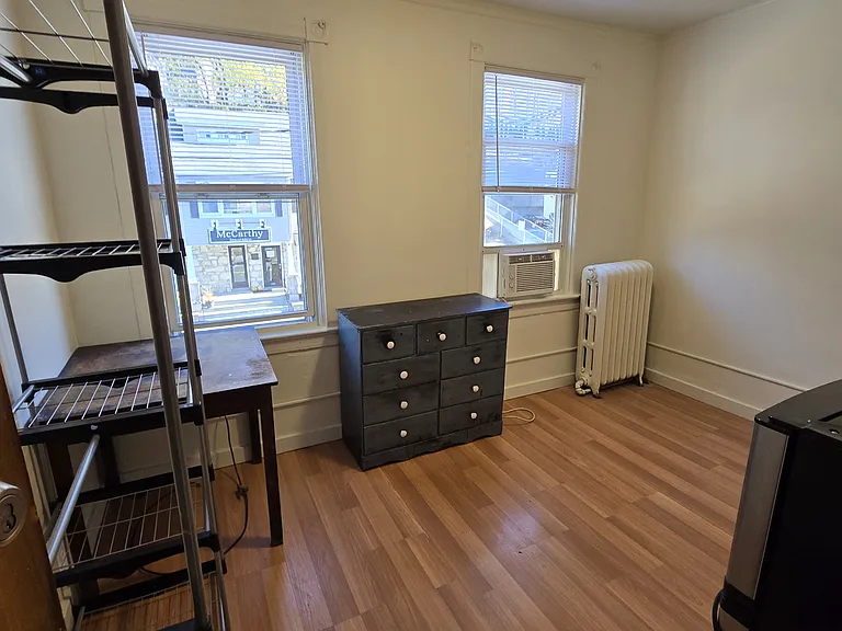 383 Elwood Ave #4 — Photo 2