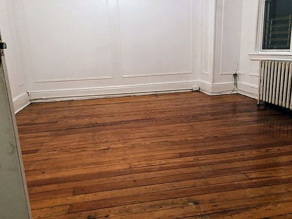 2nd image of 719 E 222nd St #2