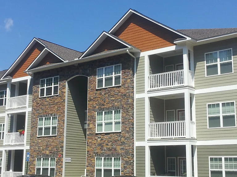 Summit Pointe Apartments — Photo 21