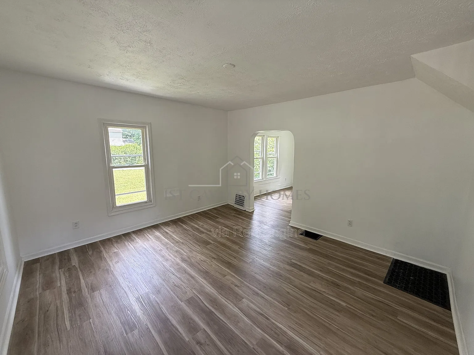3 bed, 1.0 bath, 936 sqft, $1,250 — Photo 2