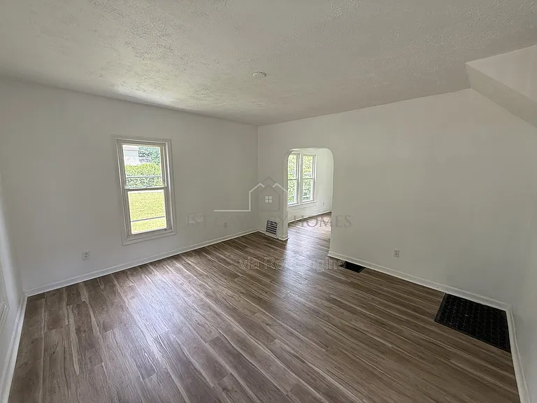 257 Arch St — Photo 2