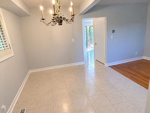 5th image of 28 Oakmount Cres
