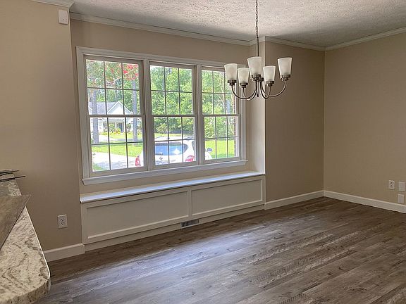 Dining room 12.5 x 14.7
