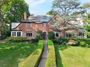 4 Parkwood Drive, Great Neck, NY 11023