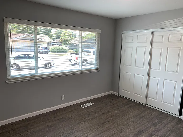 2043 Town And Country Ln — Photo 9