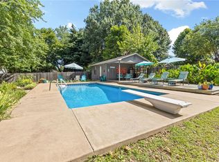1161 W Huntington Dr, Fayetteville, AR 72701