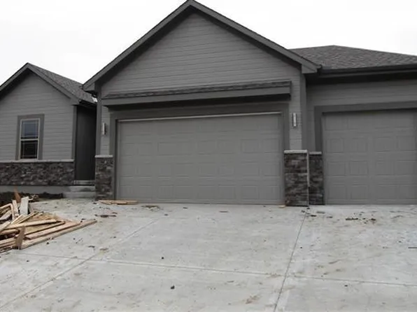 901 NW Lindenwood Dr, Grain Valley, MO 64029