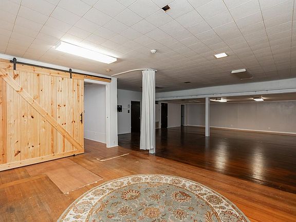 5th image of 2485 Calder St