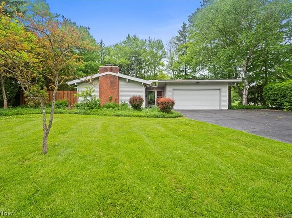 6836 Somerset Dr, Brecksville, OH 44141