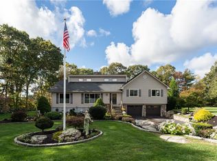 12 Pickering Dr, Westerly, RI 02891