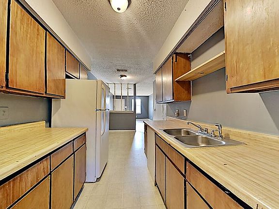 5th image of 200 Tuckahoe Sq W #202