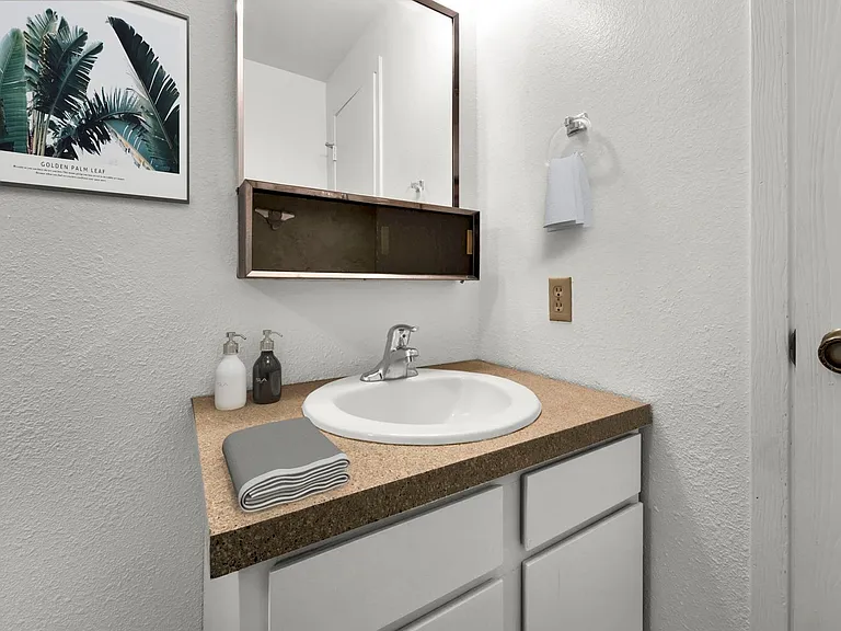 Holly Street Apartments — Photo 11
