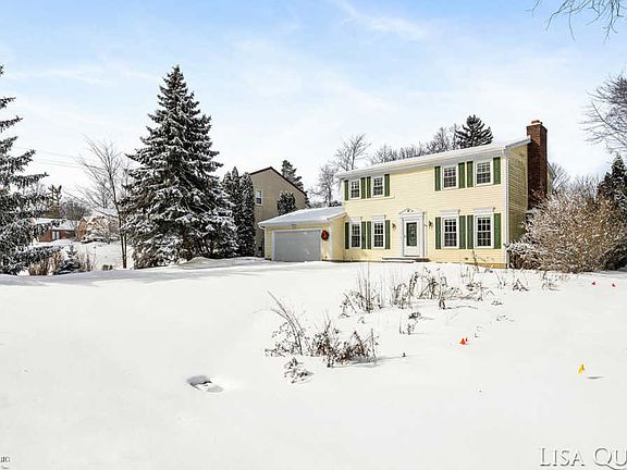 3rd image of 43 Robinhood Dr NE