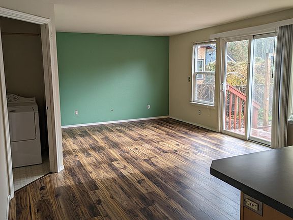 3rd image of 1643 Quasar Way NE