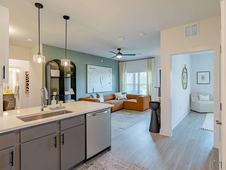 Brea Frisco — Photo 10