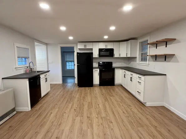 12 Kossuth St #201, Biddeford, ME 04005
