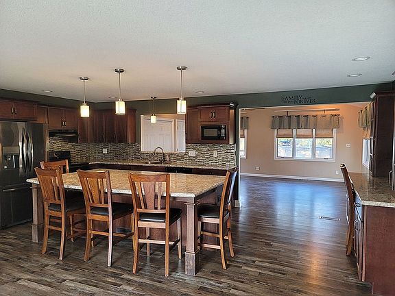 Kitchen with large island