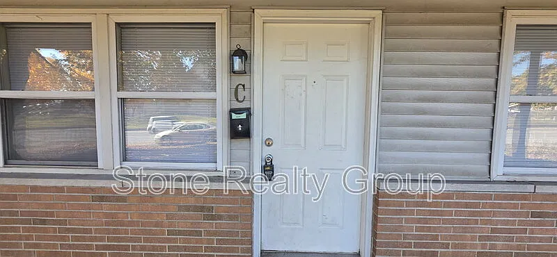 2 bed, 1.0 bath, $755 — Photo 2