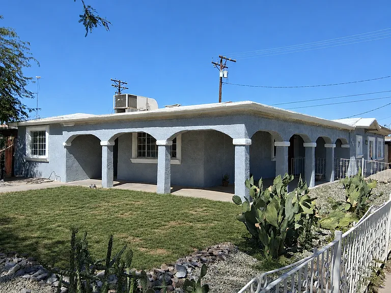 606 Smoketree Dr — Photo 1