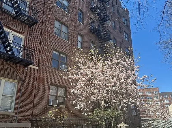 192 E 8th St APT 6B, Brooklyn, NY 11218