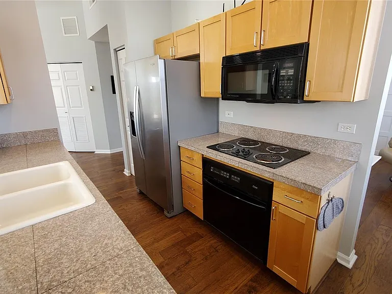 475 W 12th Ave #8H — Photo 14