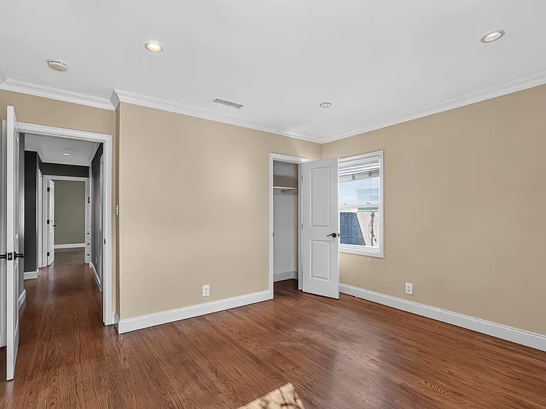 7742 Dunbarton Ave — Photo 18