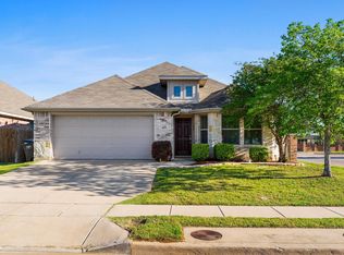400 Elk Run Dr, Fort Worth, TX 76140