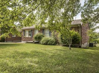 1202 Heatherbourne Dr, La Grange, KY 40031