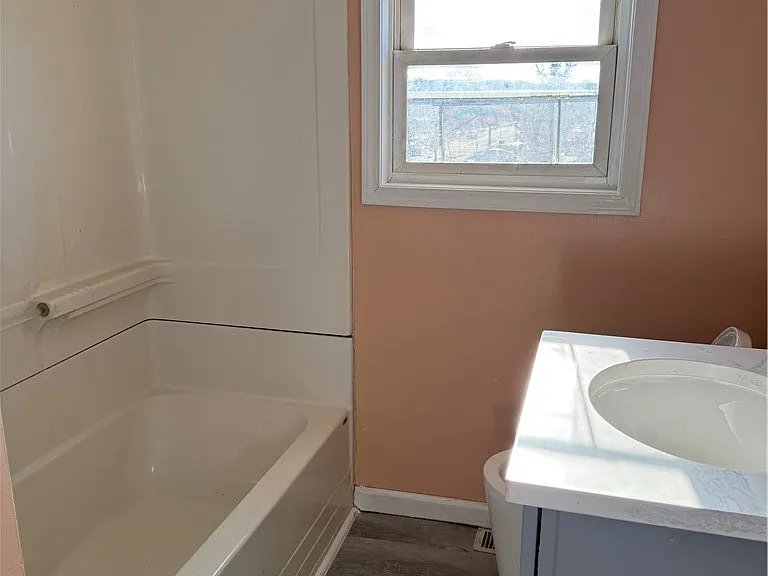 106 W 2nd St #A — Photo 5