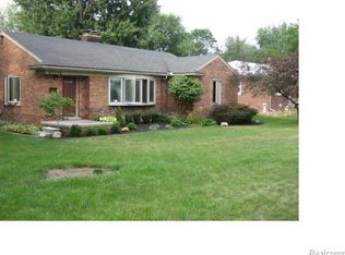 21112 Martin Rd, Saint Clair Shores, MI 48081