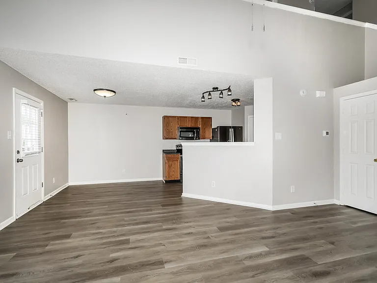 1178 Kenwood Dr — Photo 6